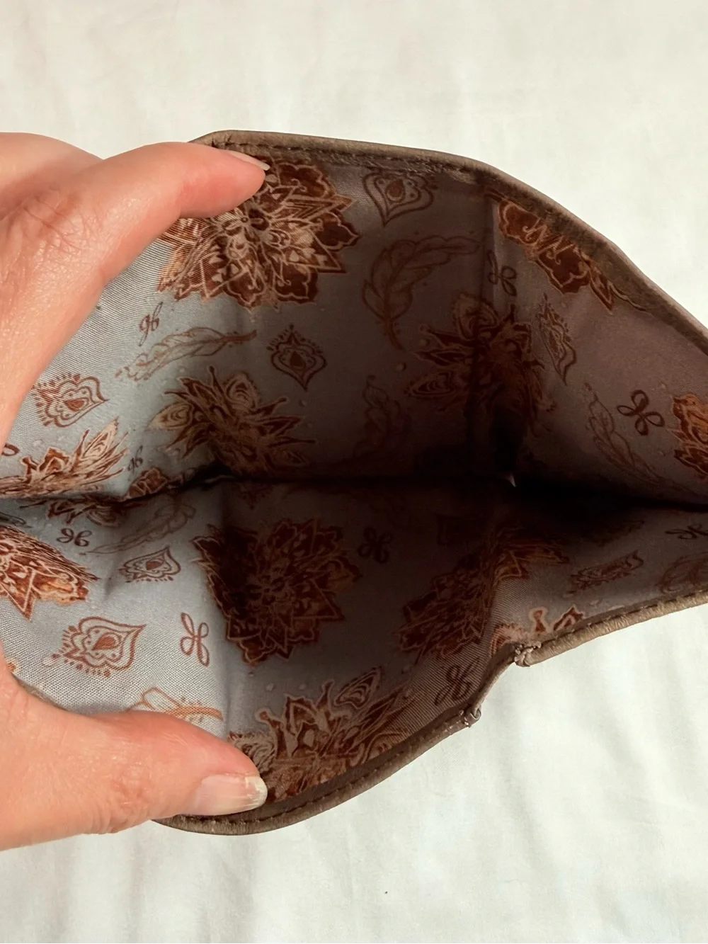 HOBO International Jill Trifold Leather Wallet Taupe Gray Floral Print Lining